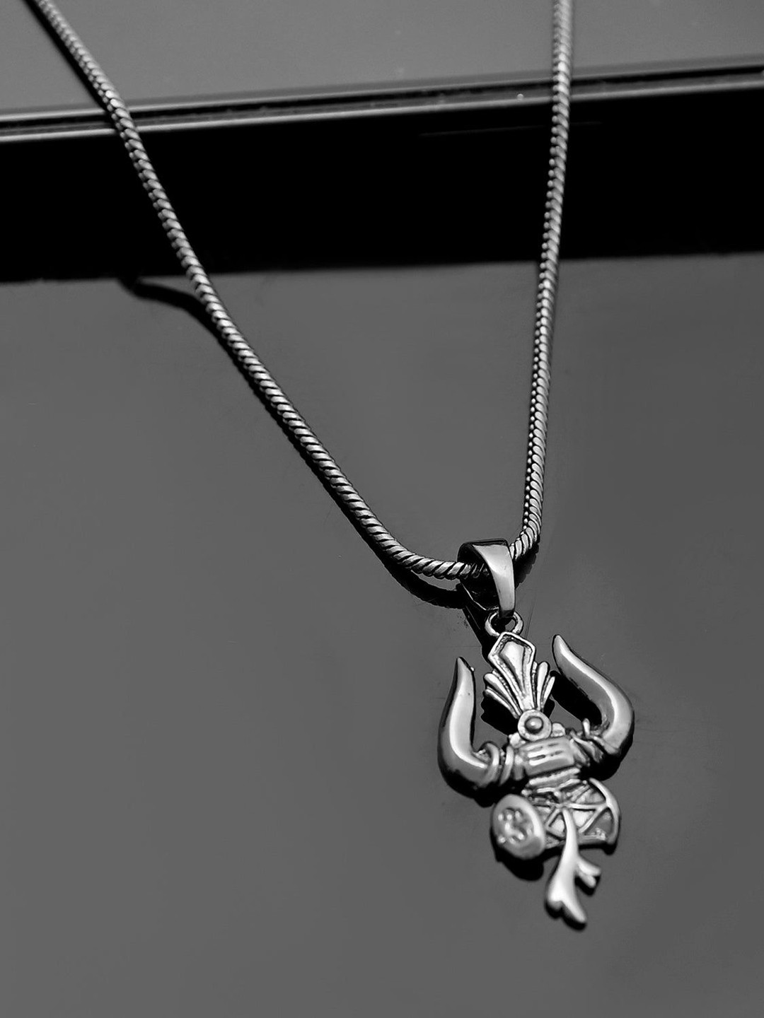 PASU FASHION Unisex Sterling Silver Eclipse Trishul Traditional Shaped Pendant With Chain