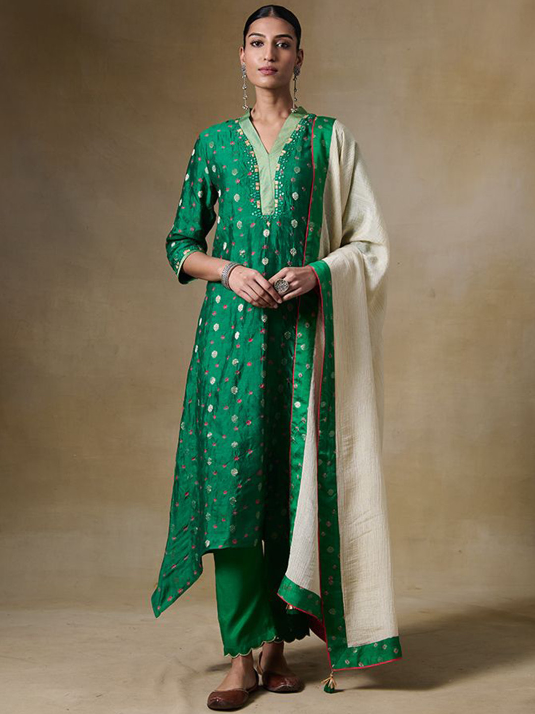 SAUNDH Kanan Bandhani Printed V-Neck A-Line Kurta With Trousers & Dupatta