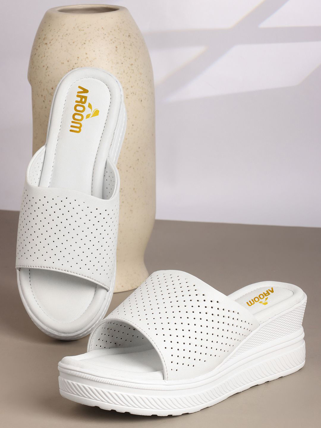 AROOM Woman Solid Flatform Heels Sandals with Laser Cuts