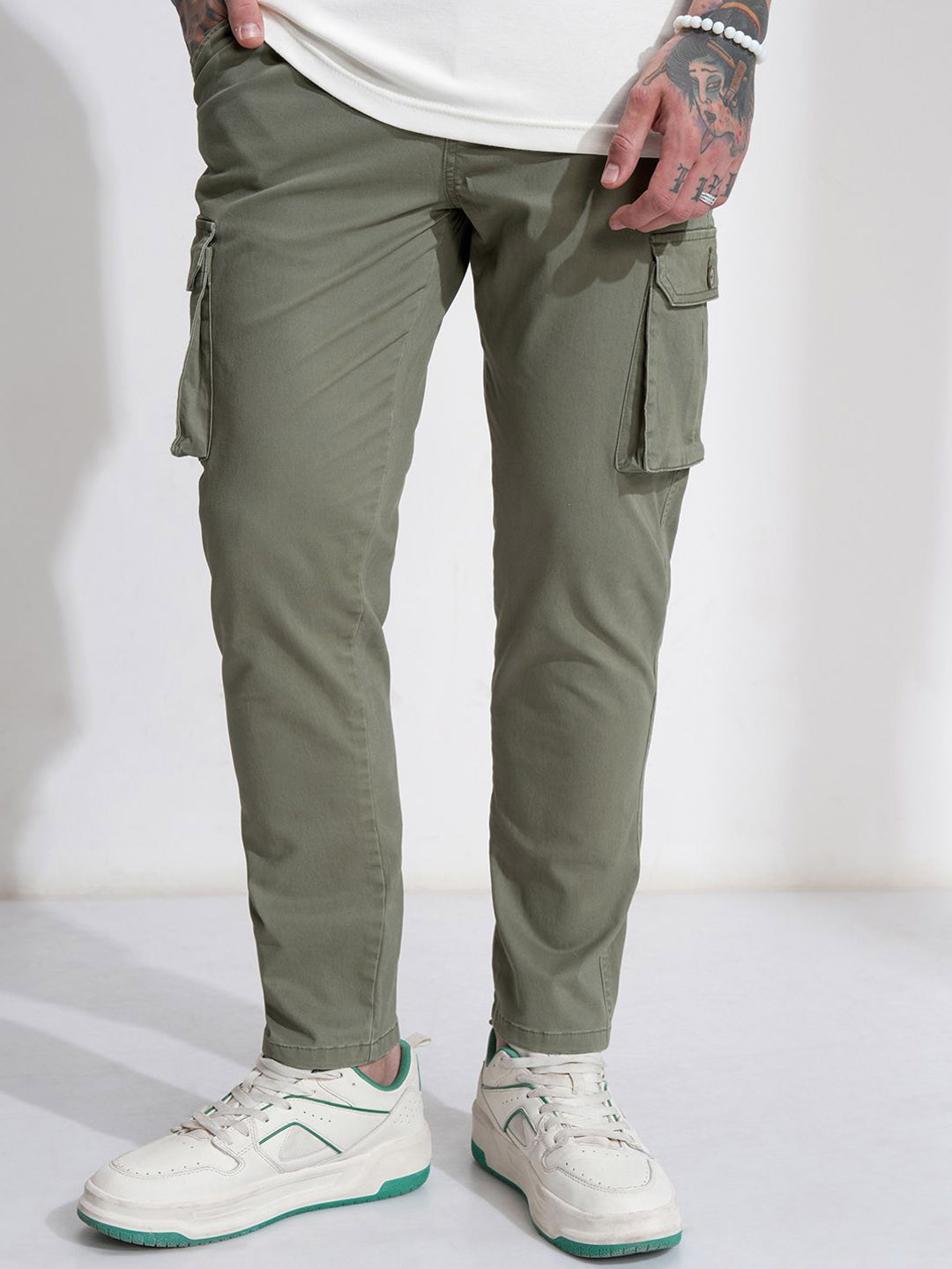 HIGHLANDER Men Comfort Cargos Regular Fit Trousers - Image 1