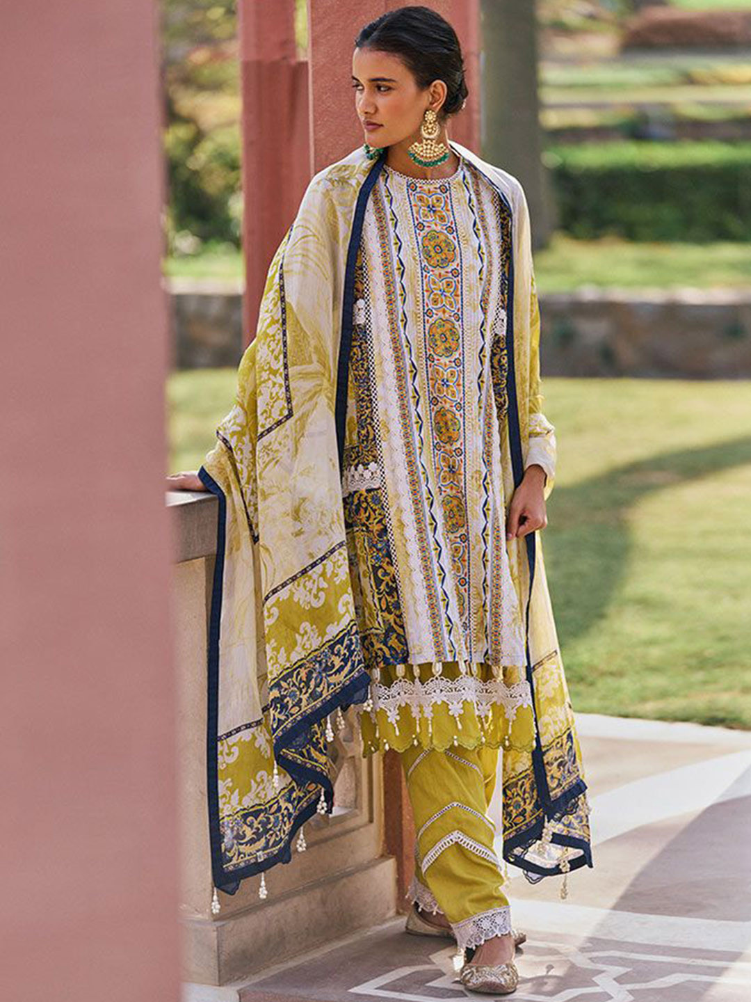 SAUNDH Souda Floral Printed Straight Kurta With Trouser And Dupatta
