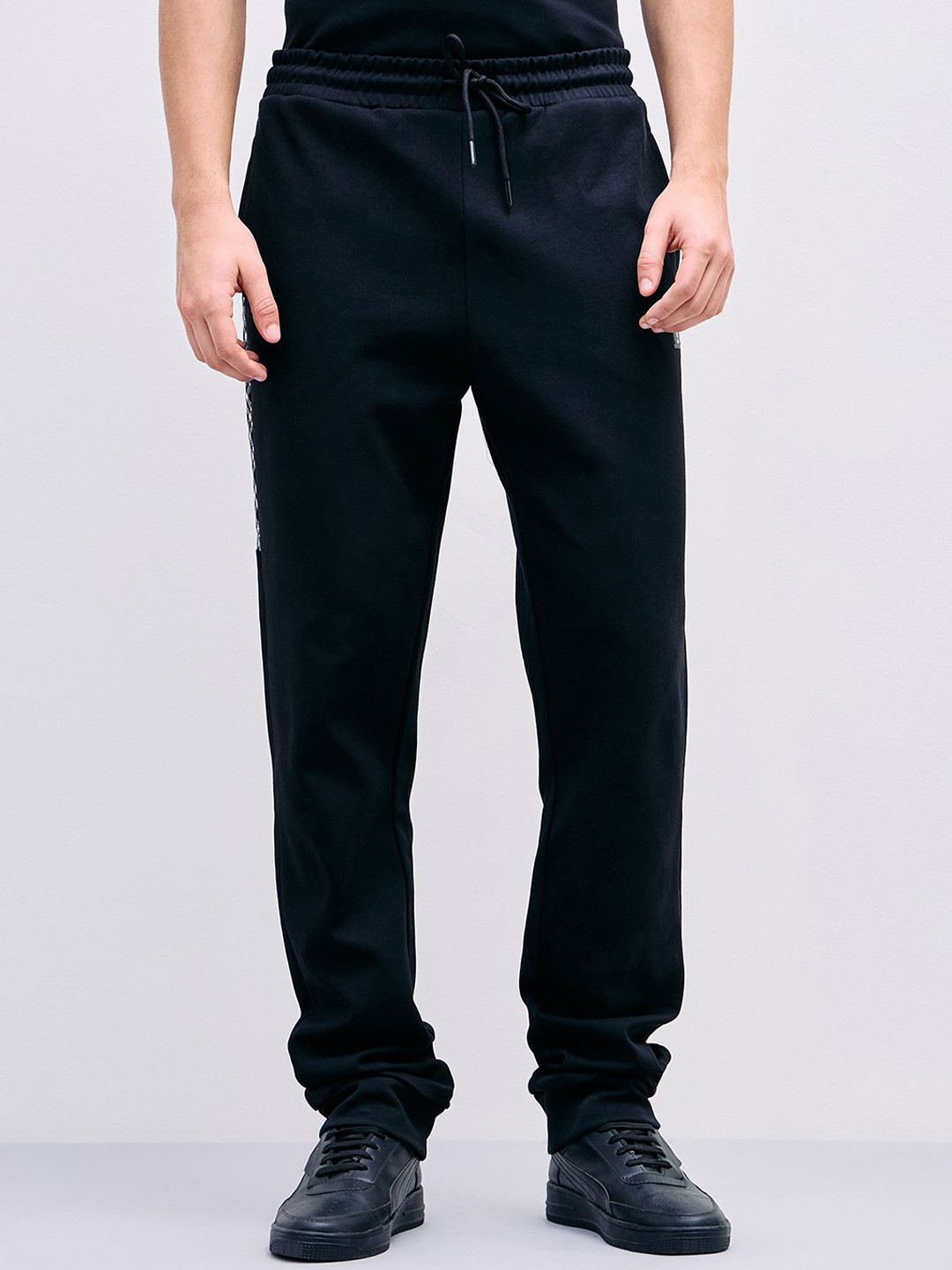 Iconic Men Mid-RiseRegular Fit Joggers
