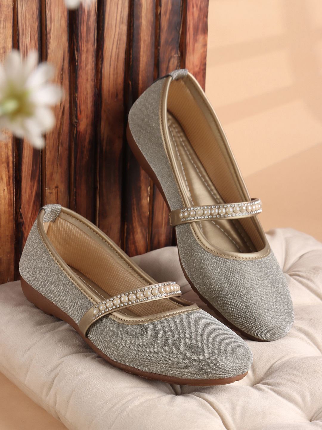 carrito Women Embellished Mary Janes