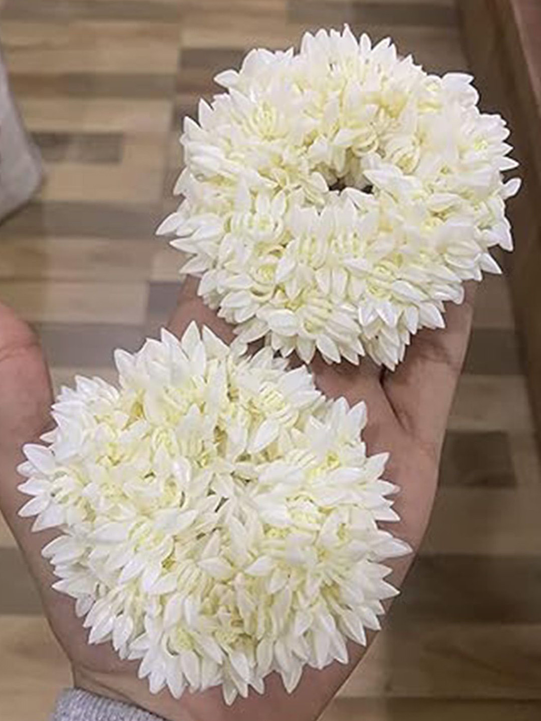 DressBerry Women Set of 6 Gajra Hair Accessories