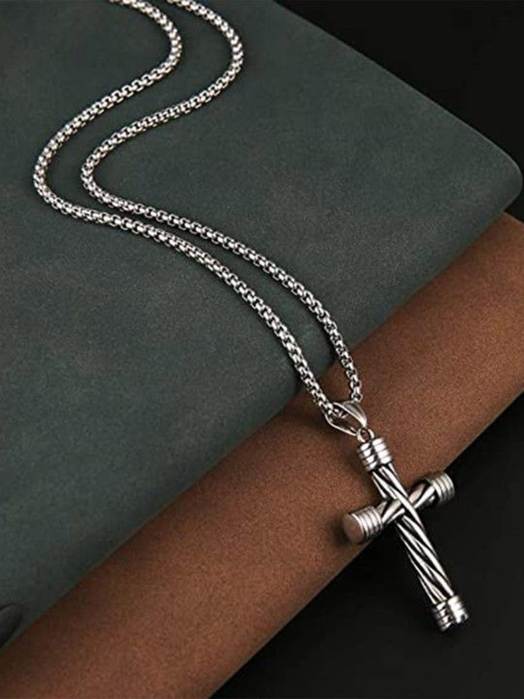 Ringzinnie Unisex 925 Sterling Silver Jesus Christ Cross Pendant With Chain