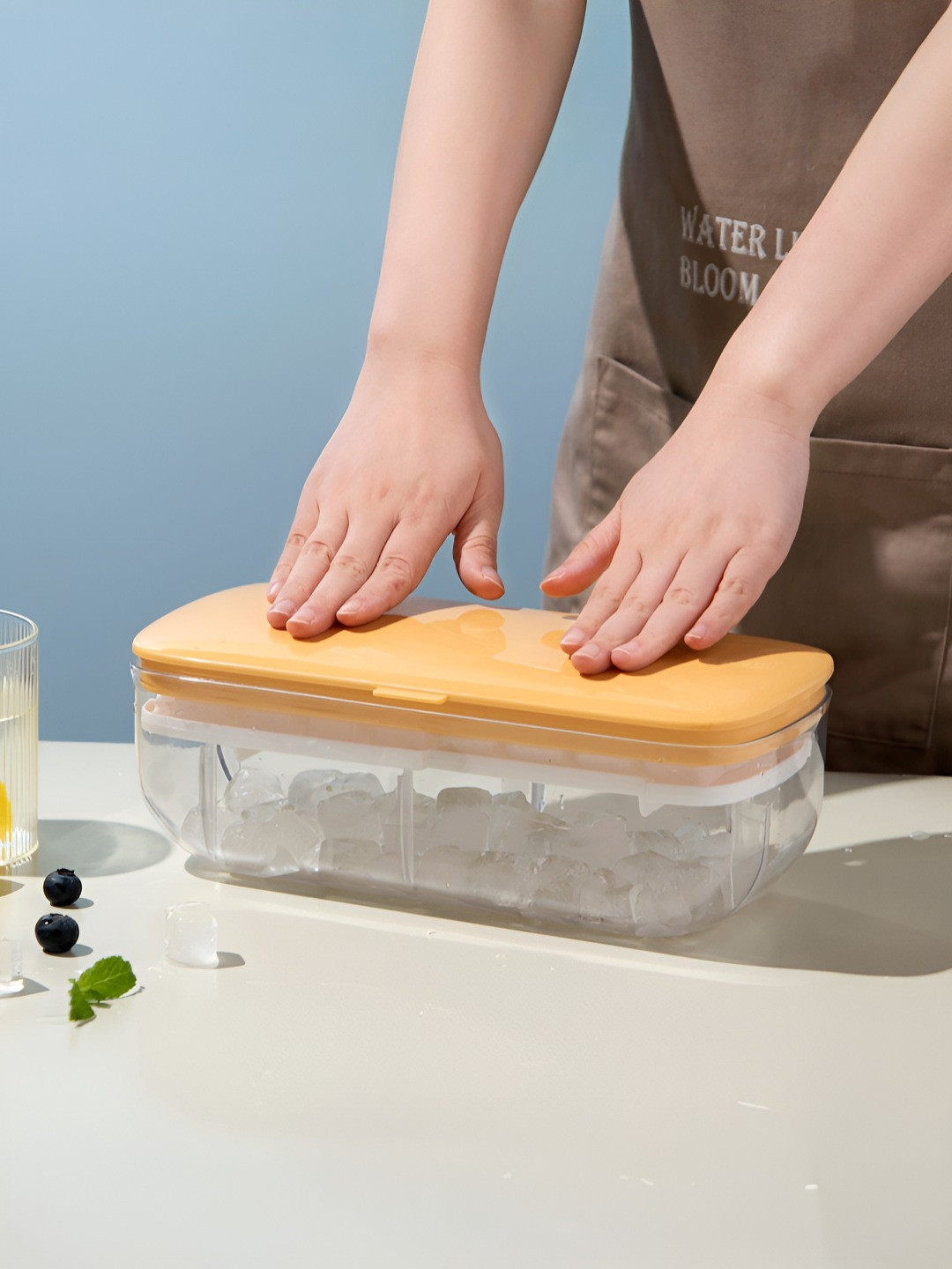 The Better Home Yellow & Transparent Ice Cube Trays With Scoop
