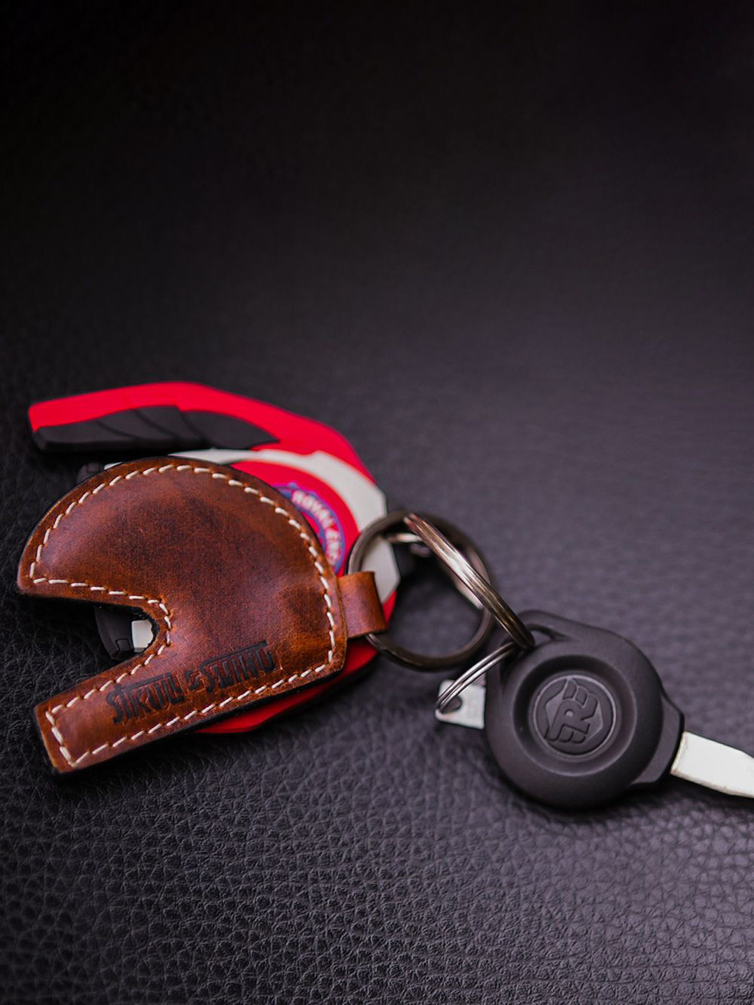 Stroll and swing Leather Running Keychain