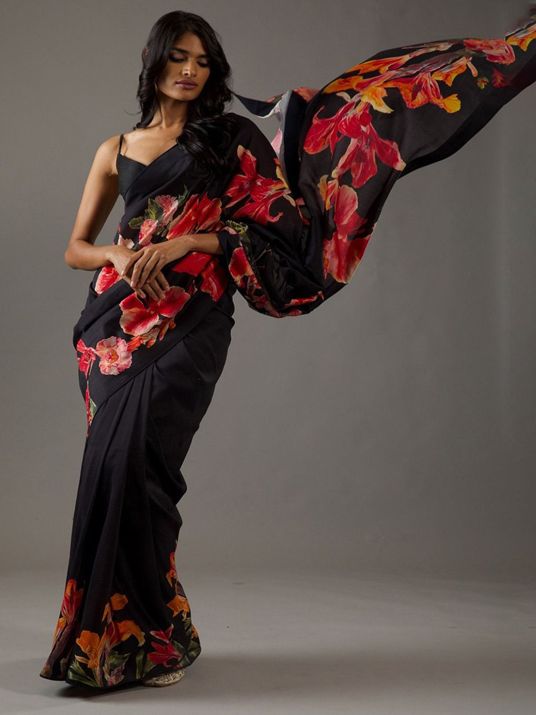 CATCHY FOREVER Floral Saree With Blouse Piece