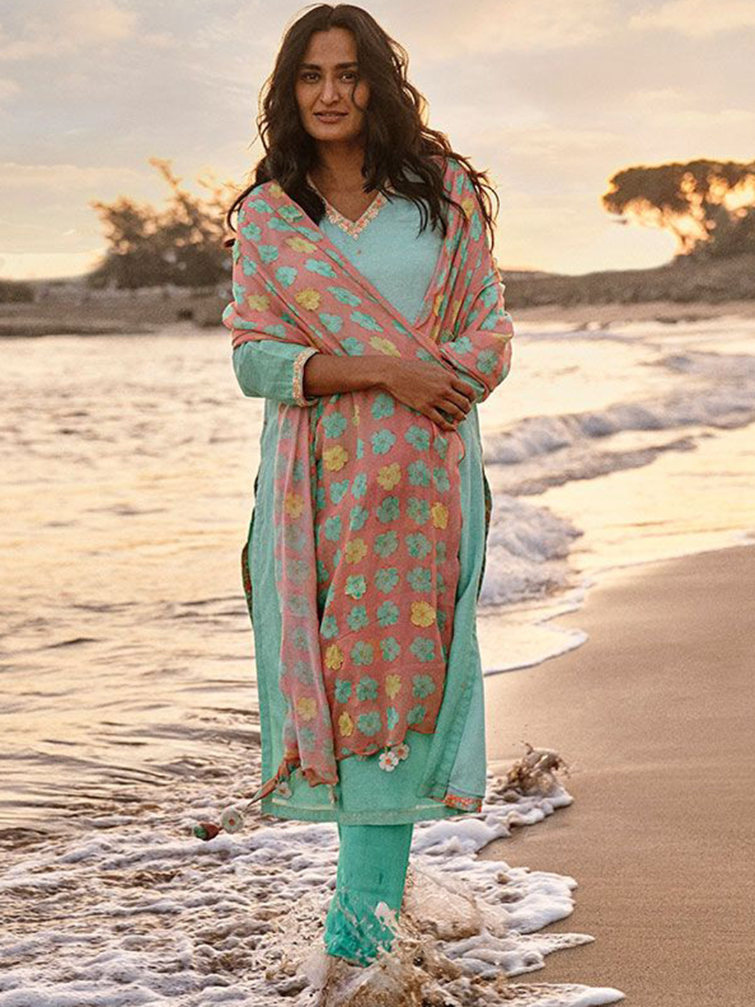 SAUNDH Kinari V-Neck Thread Work Straight Kurta With Trousers & Dupatta