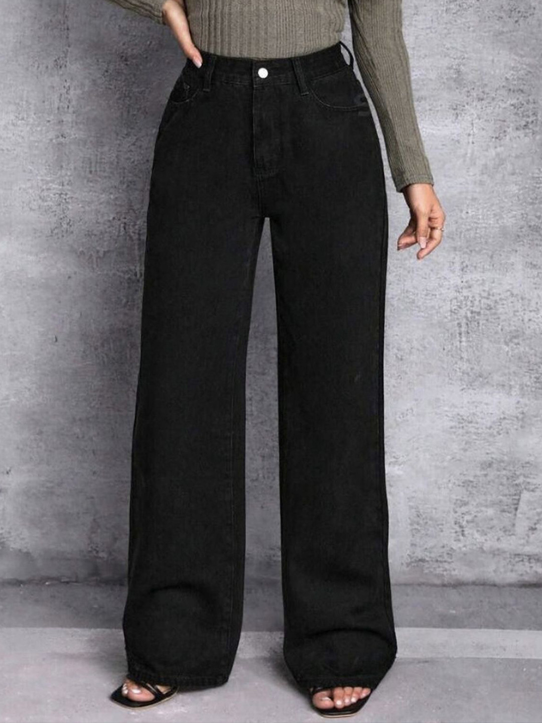 Trendy Looks Women Comfort Straight Fit High-Rise Slash Knee Jeans