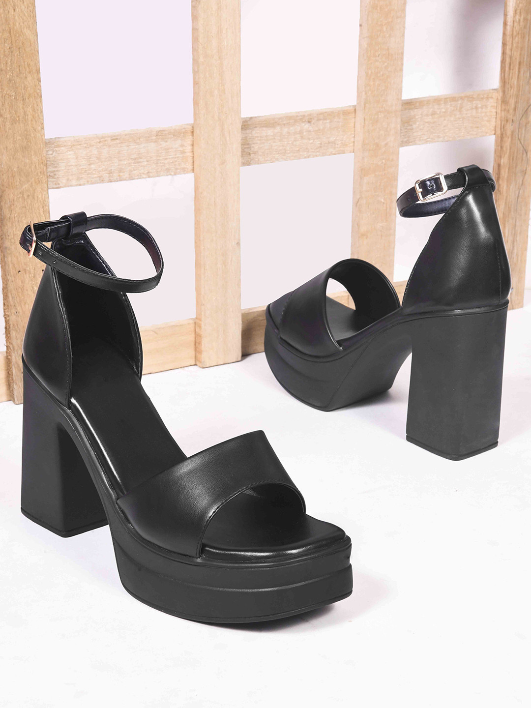 Froh Feet Woman Solid Mid-Top Platform Heels Sandals