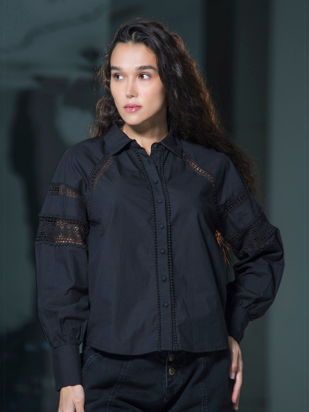 Virgio Pure Cotton Shirt With Lace Detail Blouson Fit