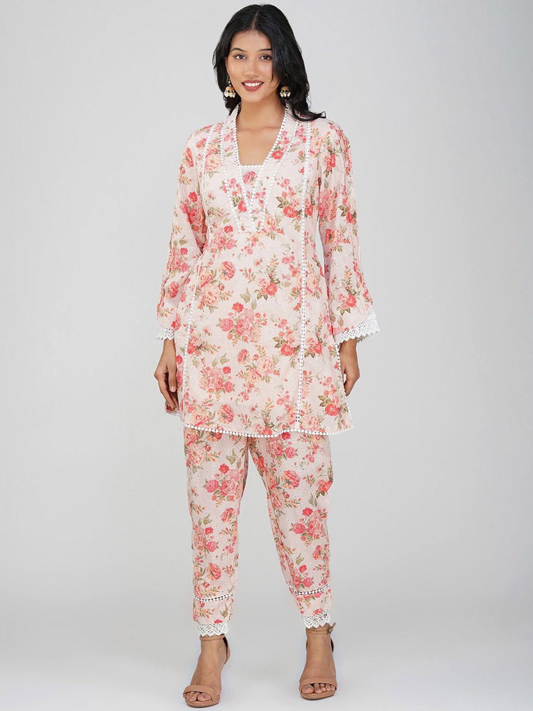 Charitra Women Floral Printed Regular Kurta with Trousers