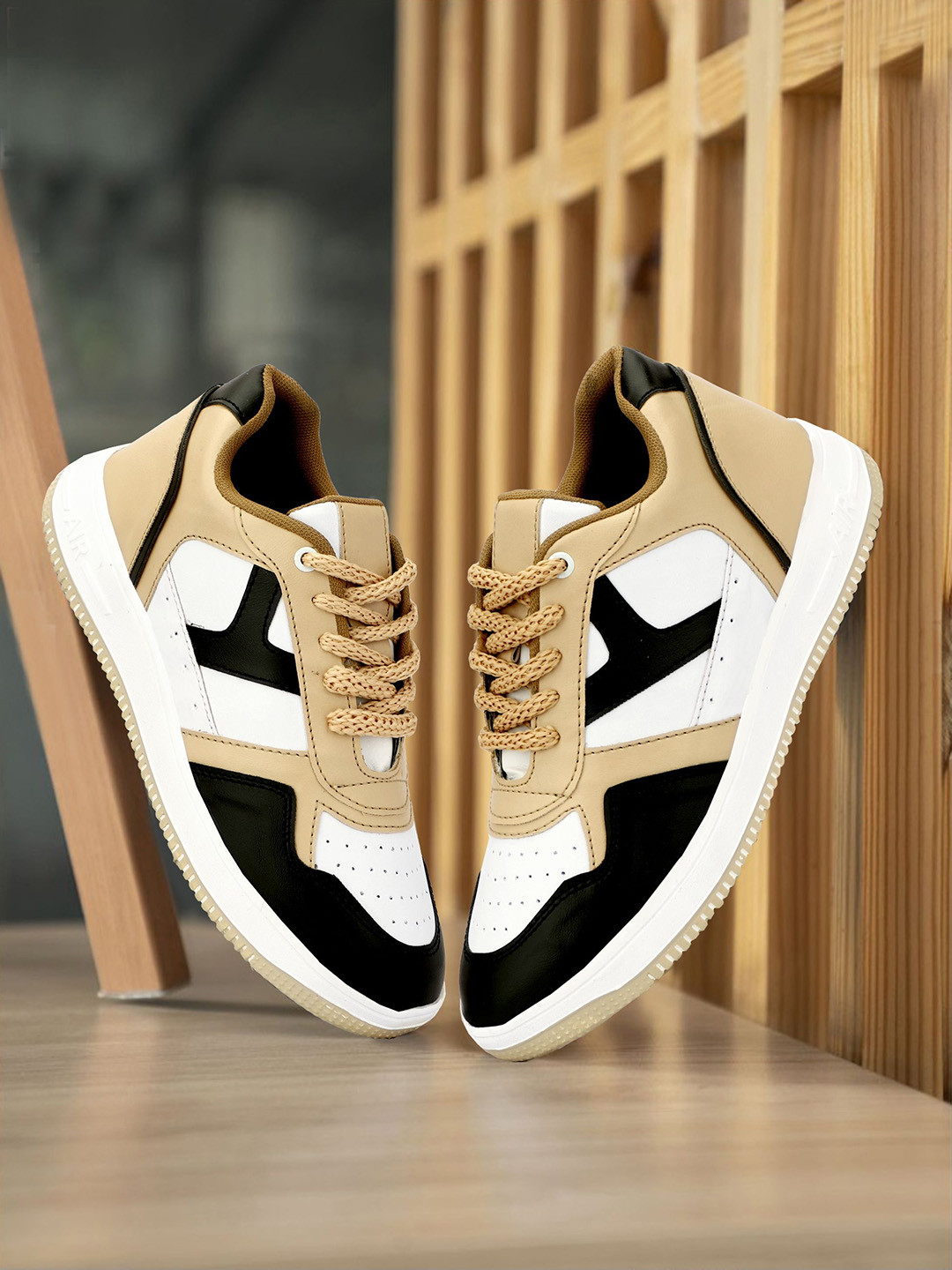 Wrizt Men Colourblocked Sneakers