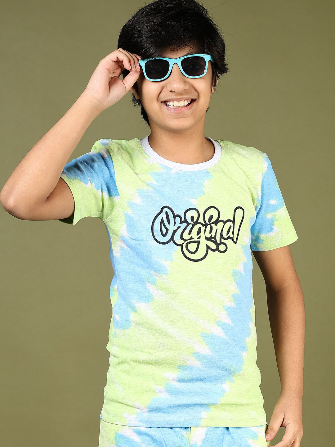 V-Mart Boys Printed T-shirt with Shorts