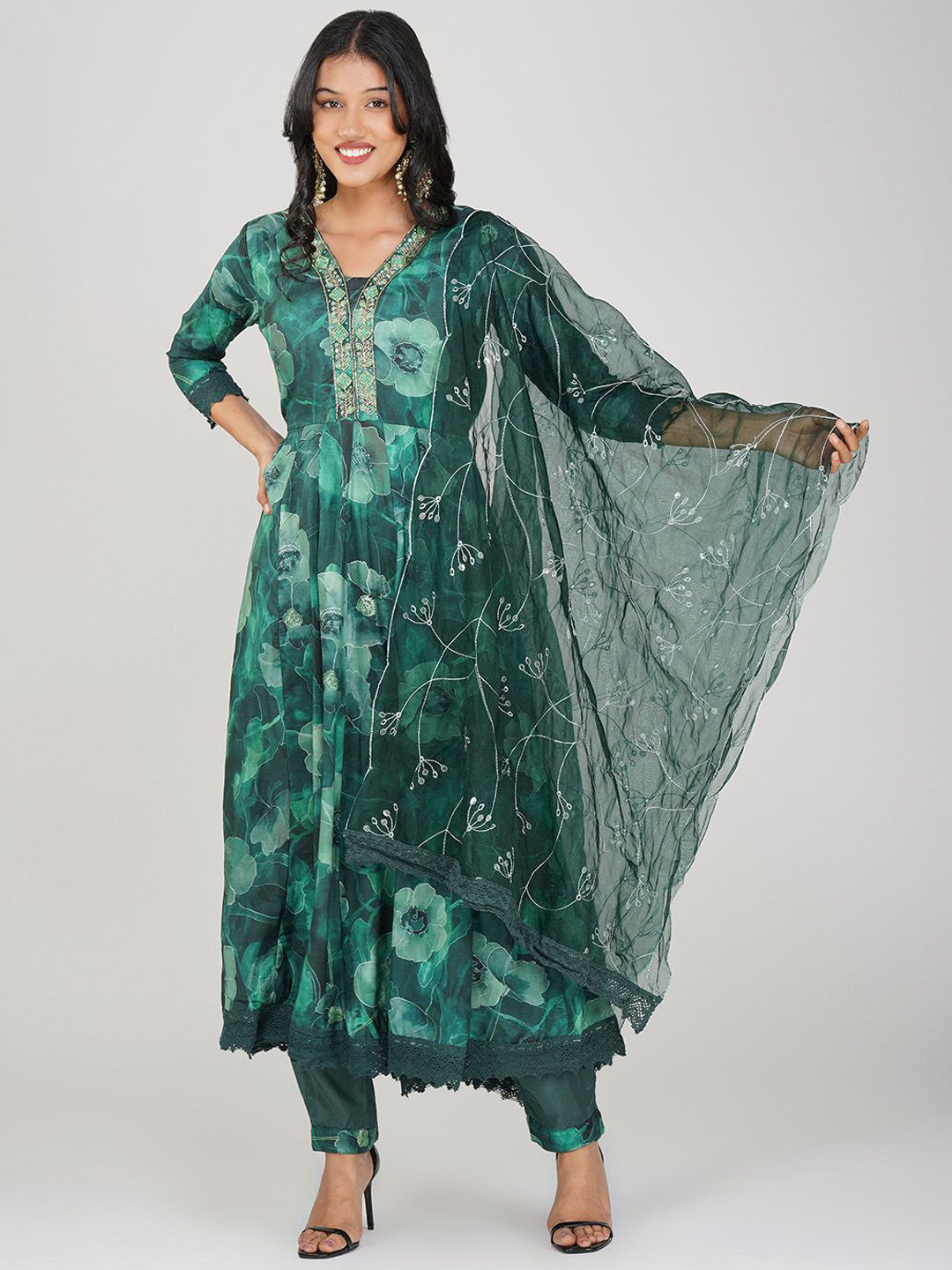 Charitra Women Floral Printed Regular Beads and Stones Kurti with Trousers & With Dupatta