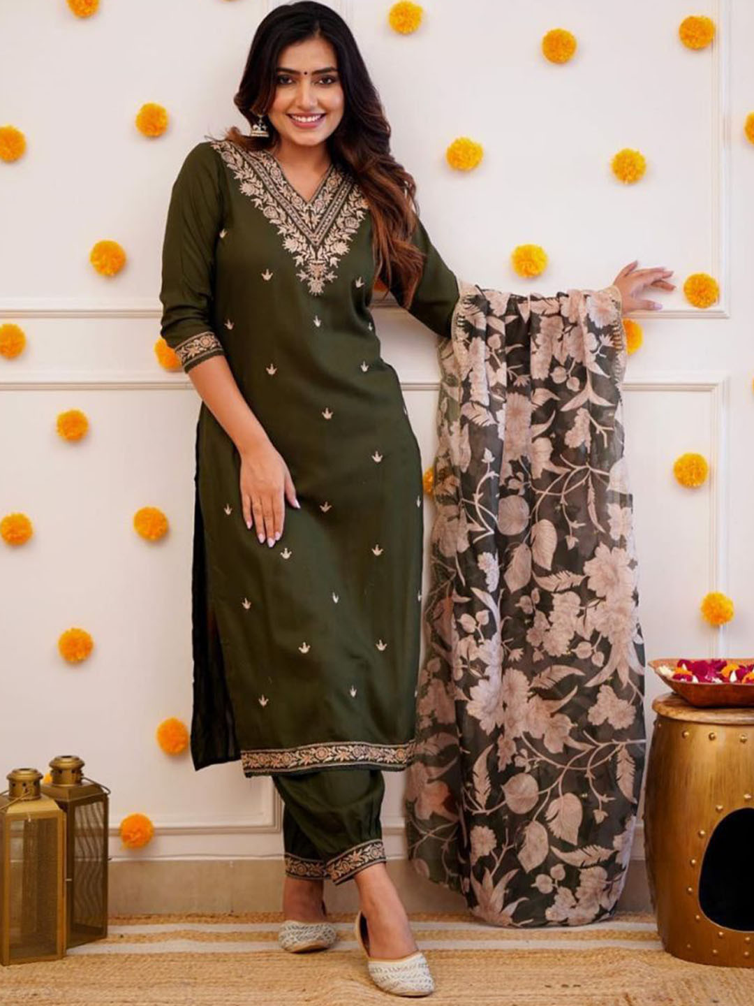 BAESD Women Floral Embroidered Regular Kurta with Trousers & With Dupatta