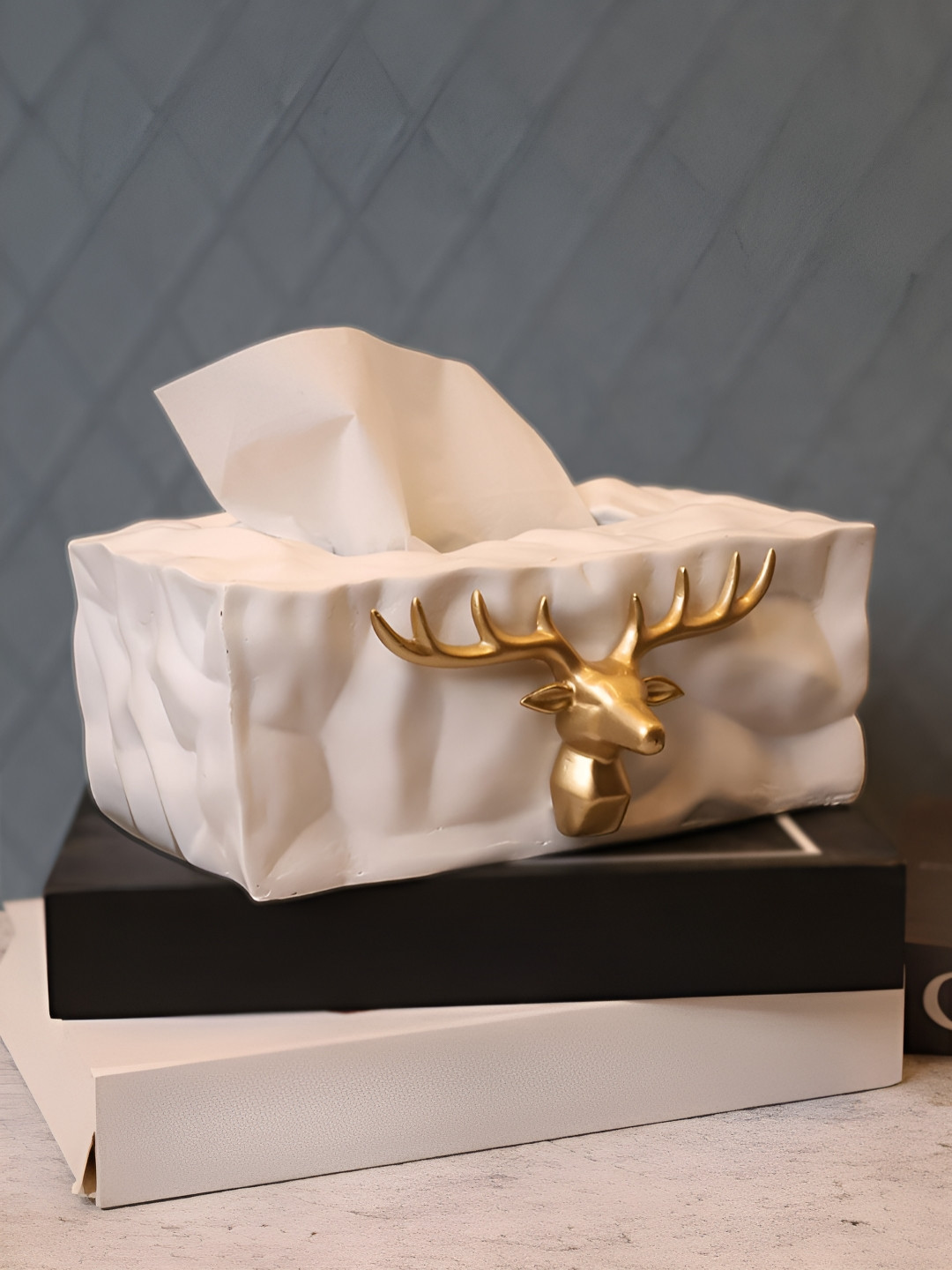 SMOKEY COCKTAIL Musk Tissue Box White Polyresin Matte Living Room Medium Showpiece - 3.5 Inches