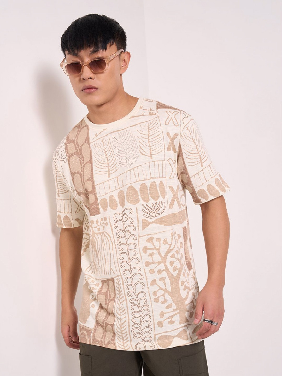 7 Alt by Pantaloons Men Printed Cut Outs T-shirt