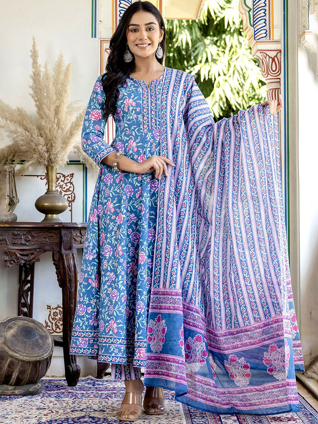 Kohsh Women Floral Printed Regular Thread Work Pure Cotton Kurta with Trousers & With Dupatta