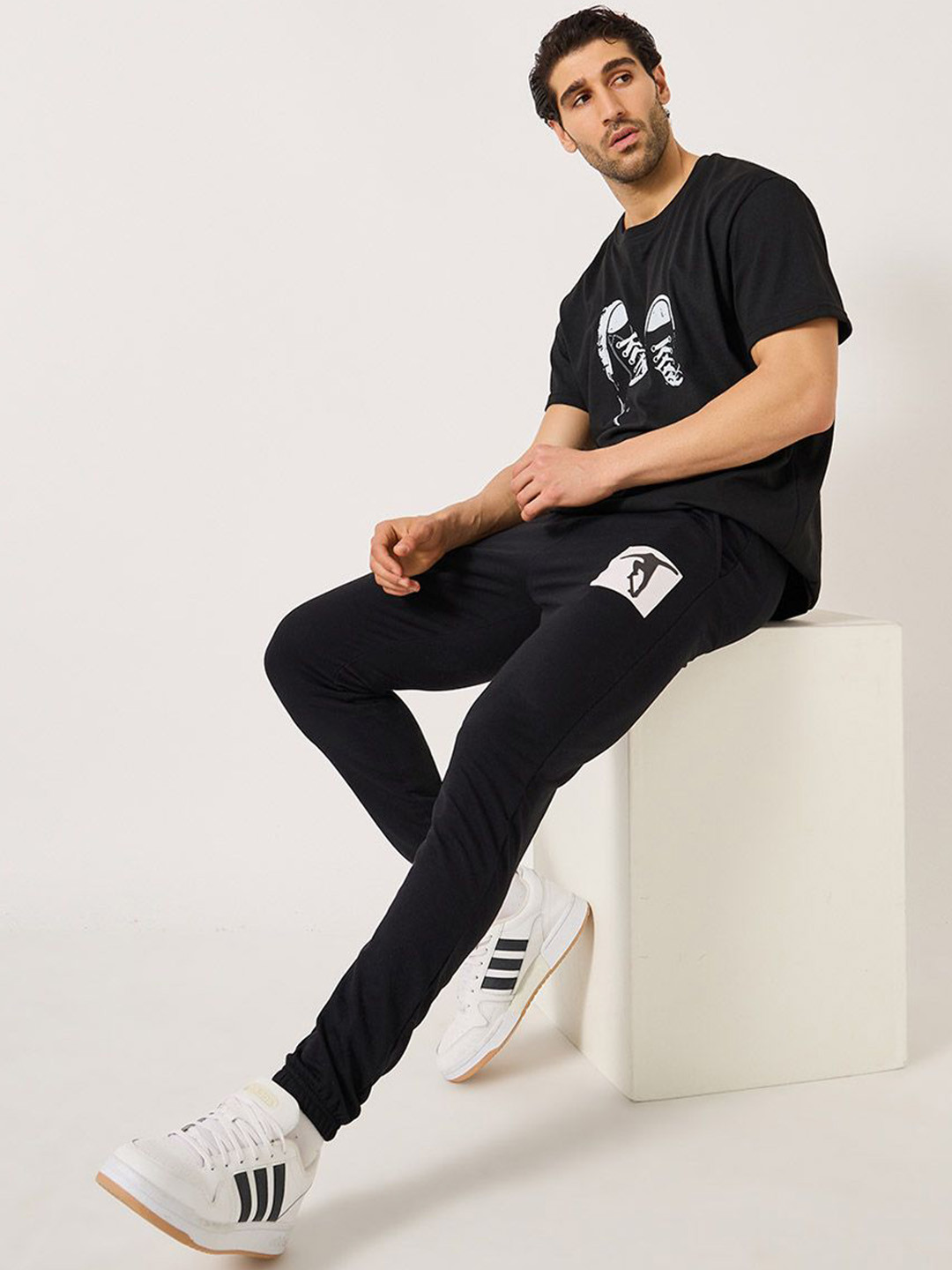 Styli Men Slim Fit with Pocket Print Jogger