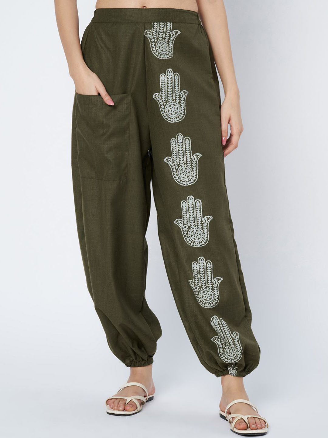 9rasa Women Ethnic Motifs Printed Smart Loose Fit High-Rise Easy Wash Trousers