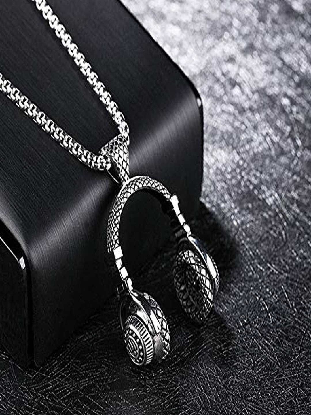 Roadster Men Silver-Plated Headphone Pendant with Chain
