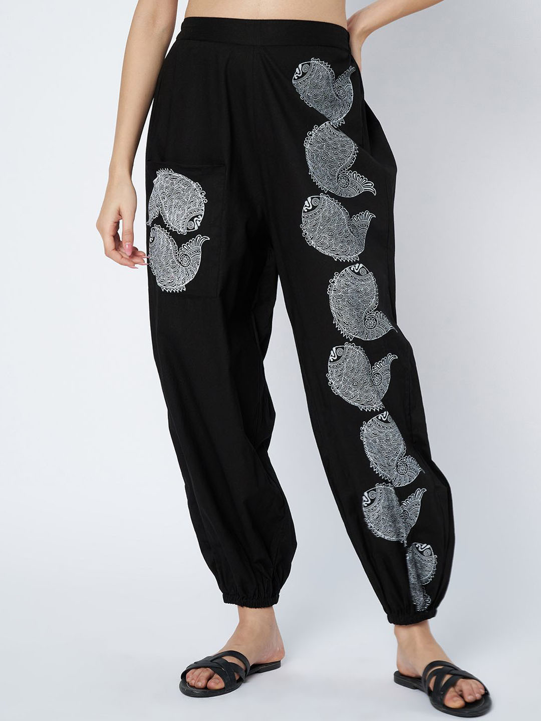 9rasa Women Ethnic Motifs Printed Smart Loose Fit High-Rise Easy Wash Trousers