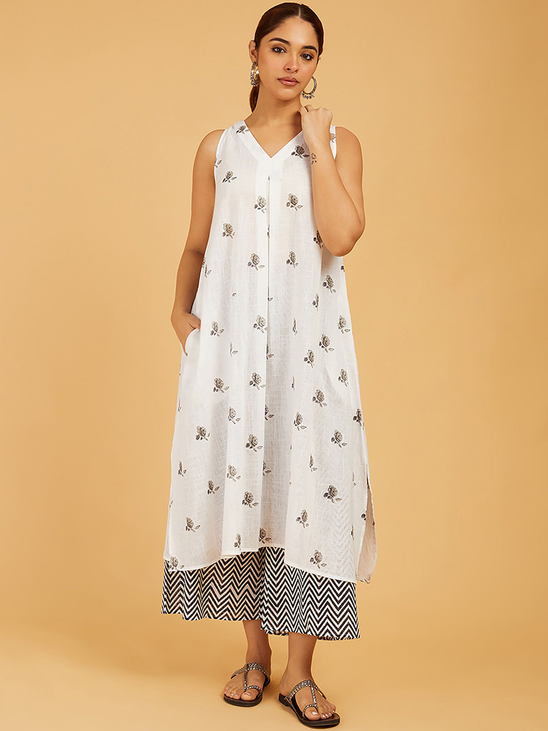 CYAN Women Geometric Printed Chikankari Handloom Kurta