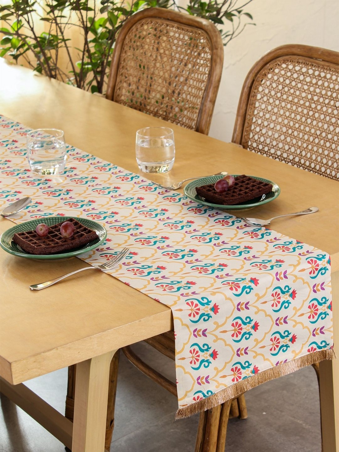 House This White & Teal Pushp Table Runner
