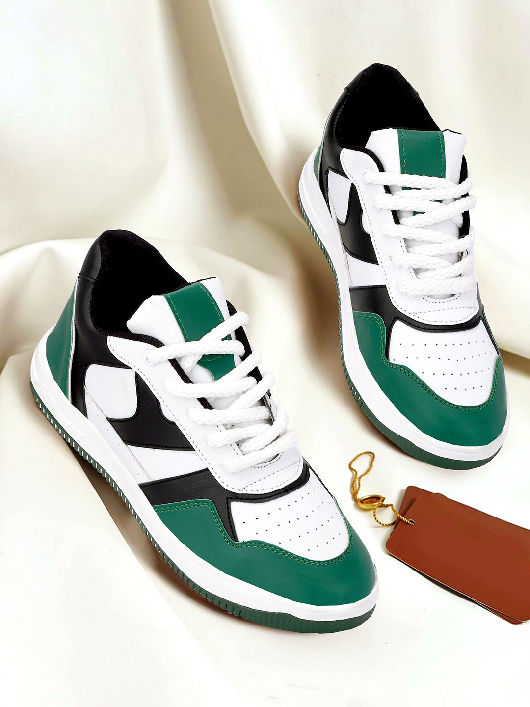 Wrizt Men Colourblocked Lace-Up Regular Sneakers