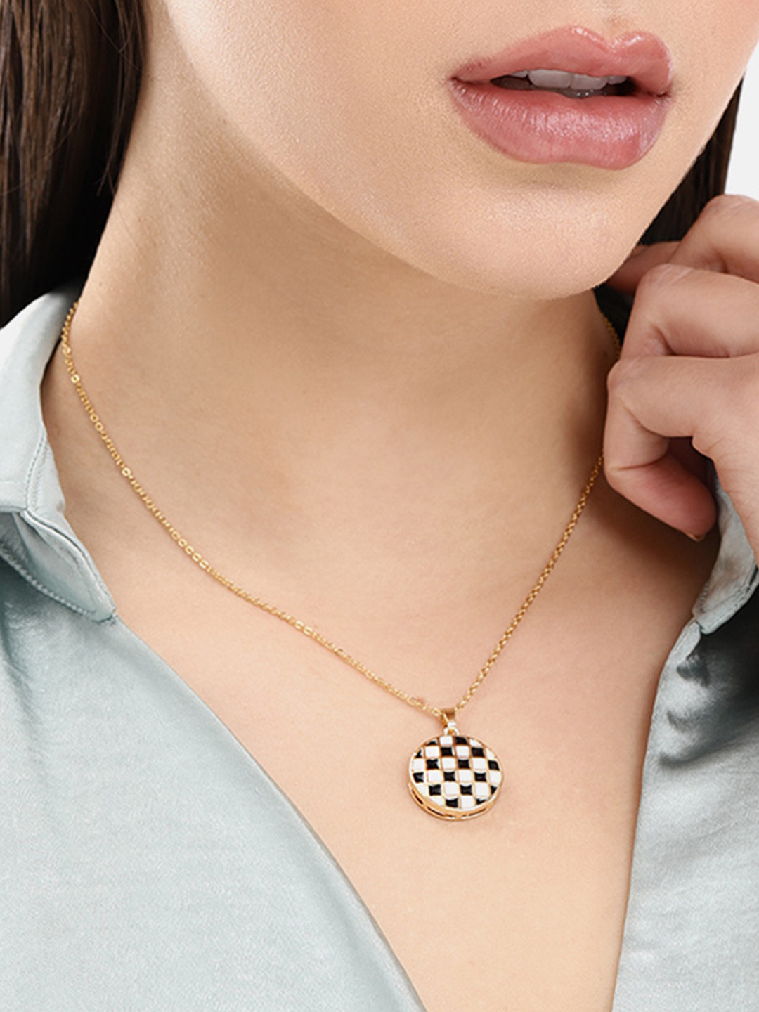 DressBerry Checked Pattern Circular Shape Pendant with Chain