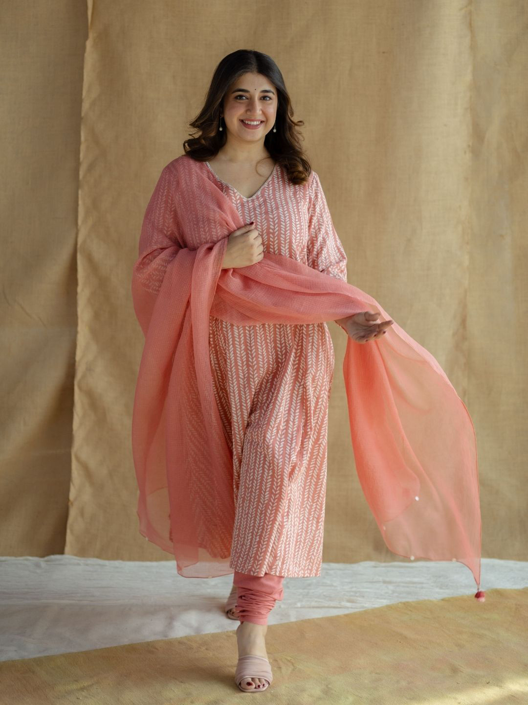 THE INDIAN ETHNIC CO Coral Solid Cotton Kota Doria Dupatta with Tassels