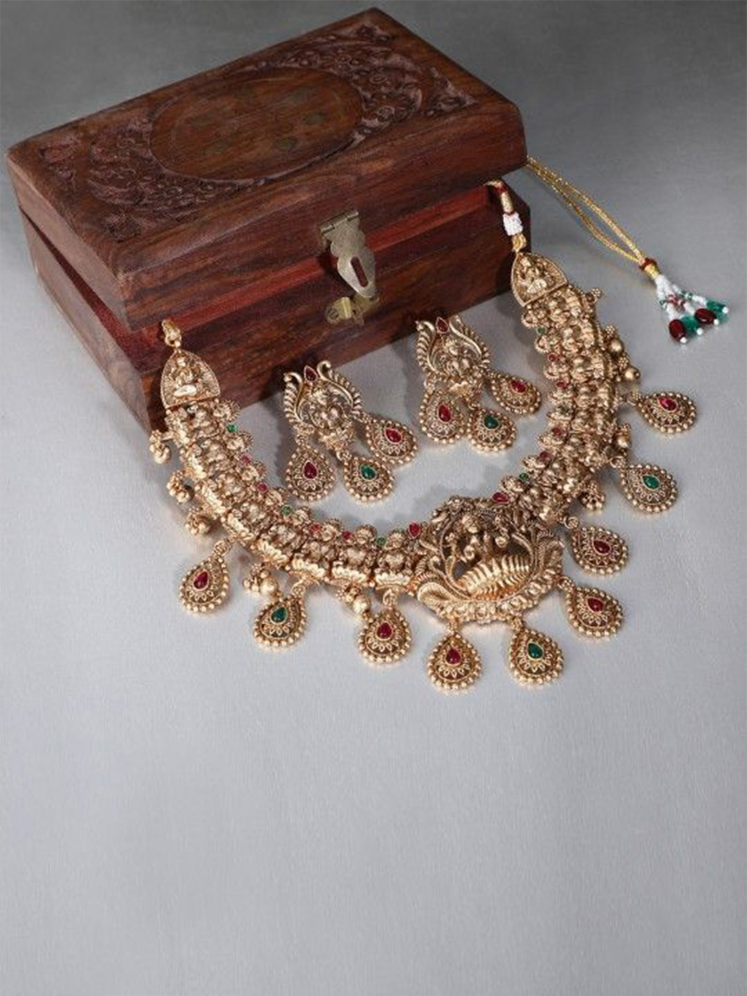 AURAA TRENDS Gold-Plated Kundan Studded Antique Temple Jewellery Set