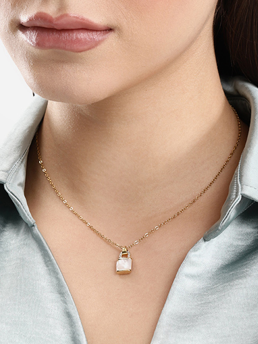 DressBerry Lock Shape Pendant with Chain