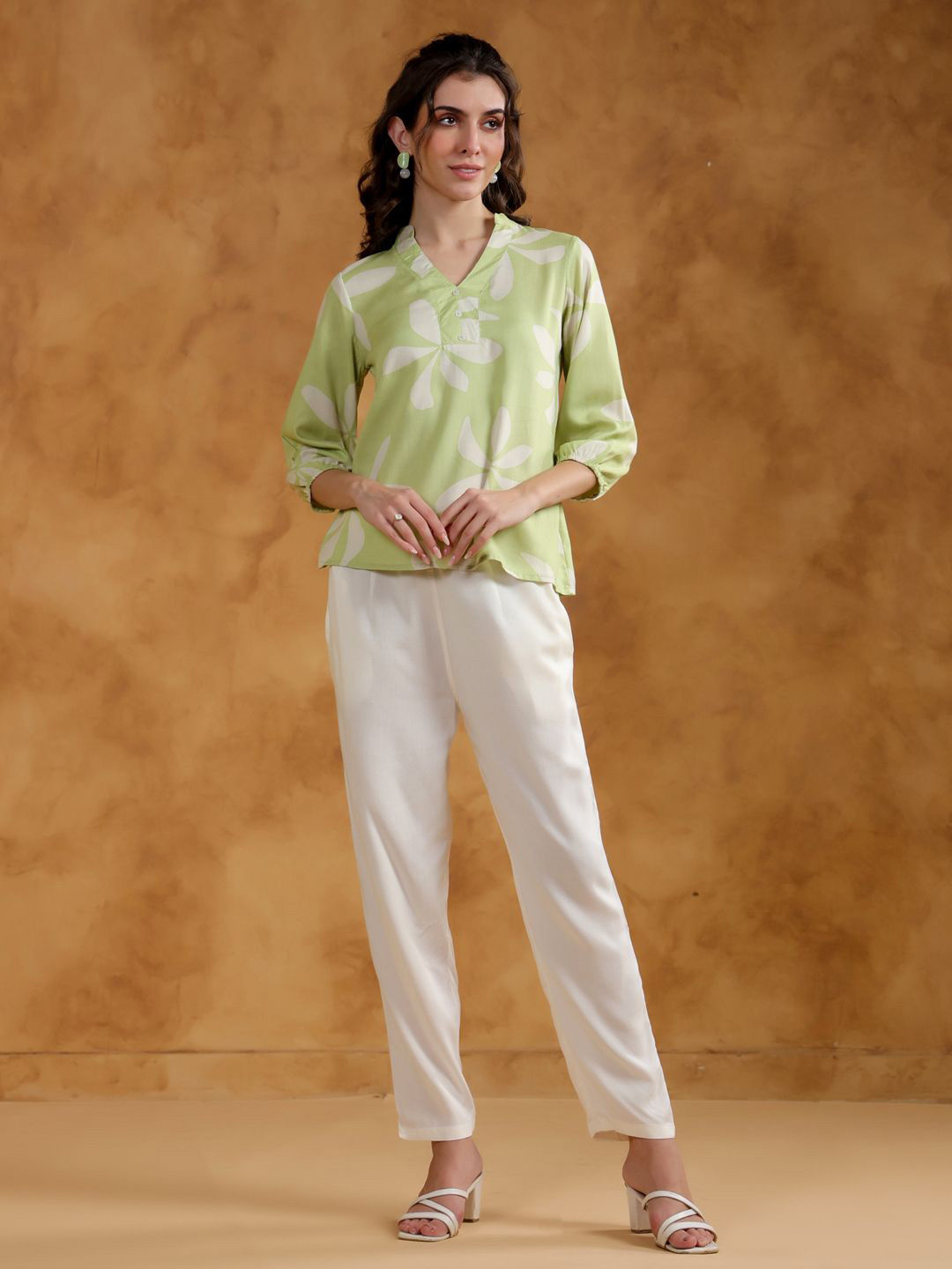 SANSKRUTIHOMES Women Green Color V-Neck Printed Co-Ords Set