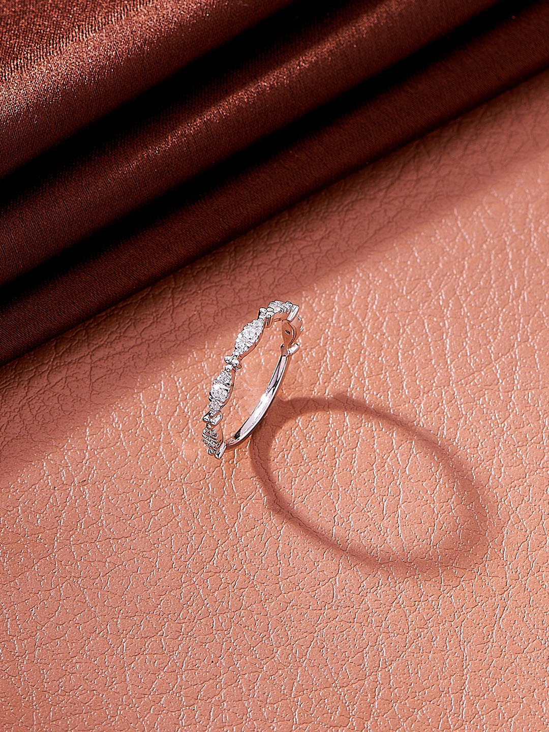 Nipura 925 Sterling Silver Rhodium-Plated Luminous Crest Finger Ring