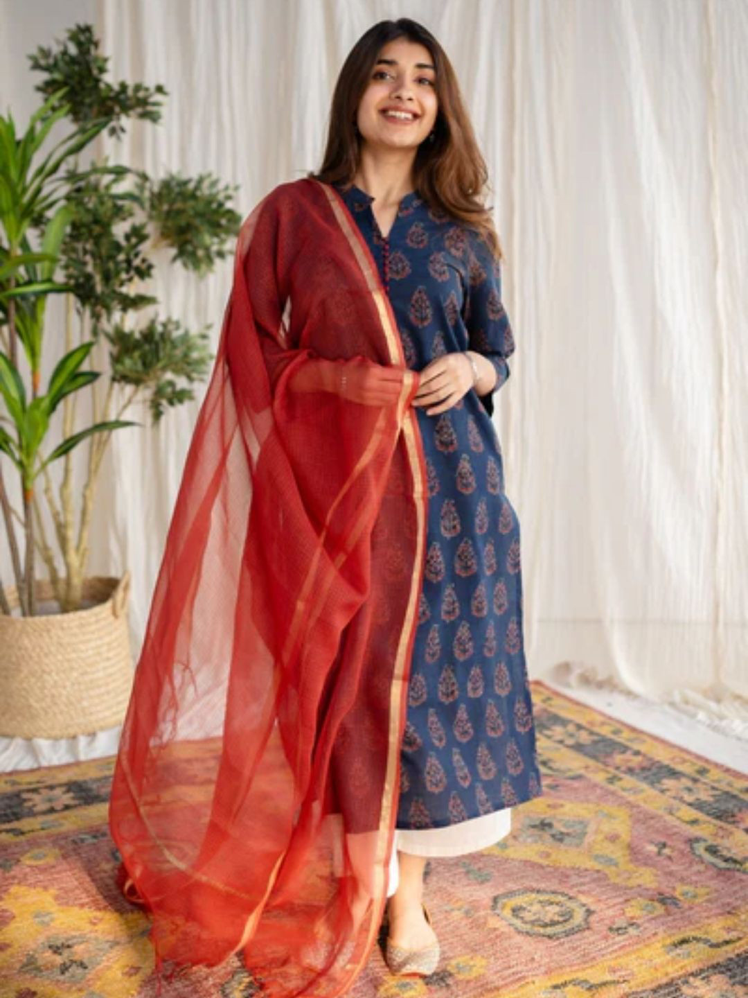 THE INDIAN ETHNIC CO Red Kota Doria Cotton Dupatta with Gold Zari Border