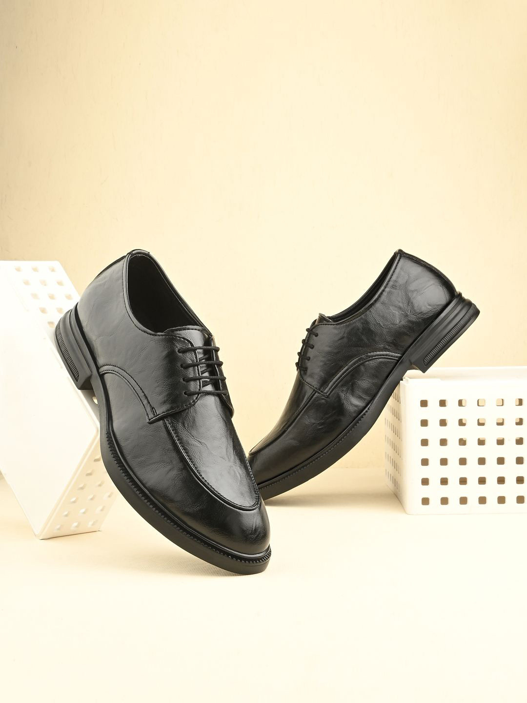 INVICTUS Men Formal Lace-up Black shoes