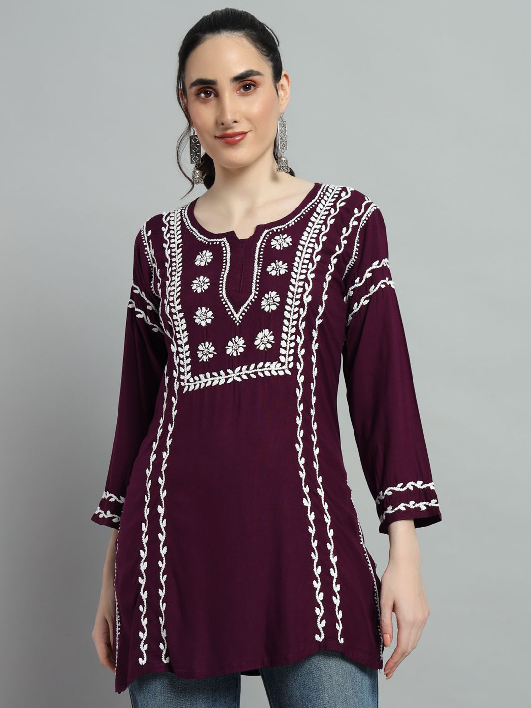 Fashionable Chikan Handikraft Ethnic Motifs Embroidered Chikankari Chikankari Kurti