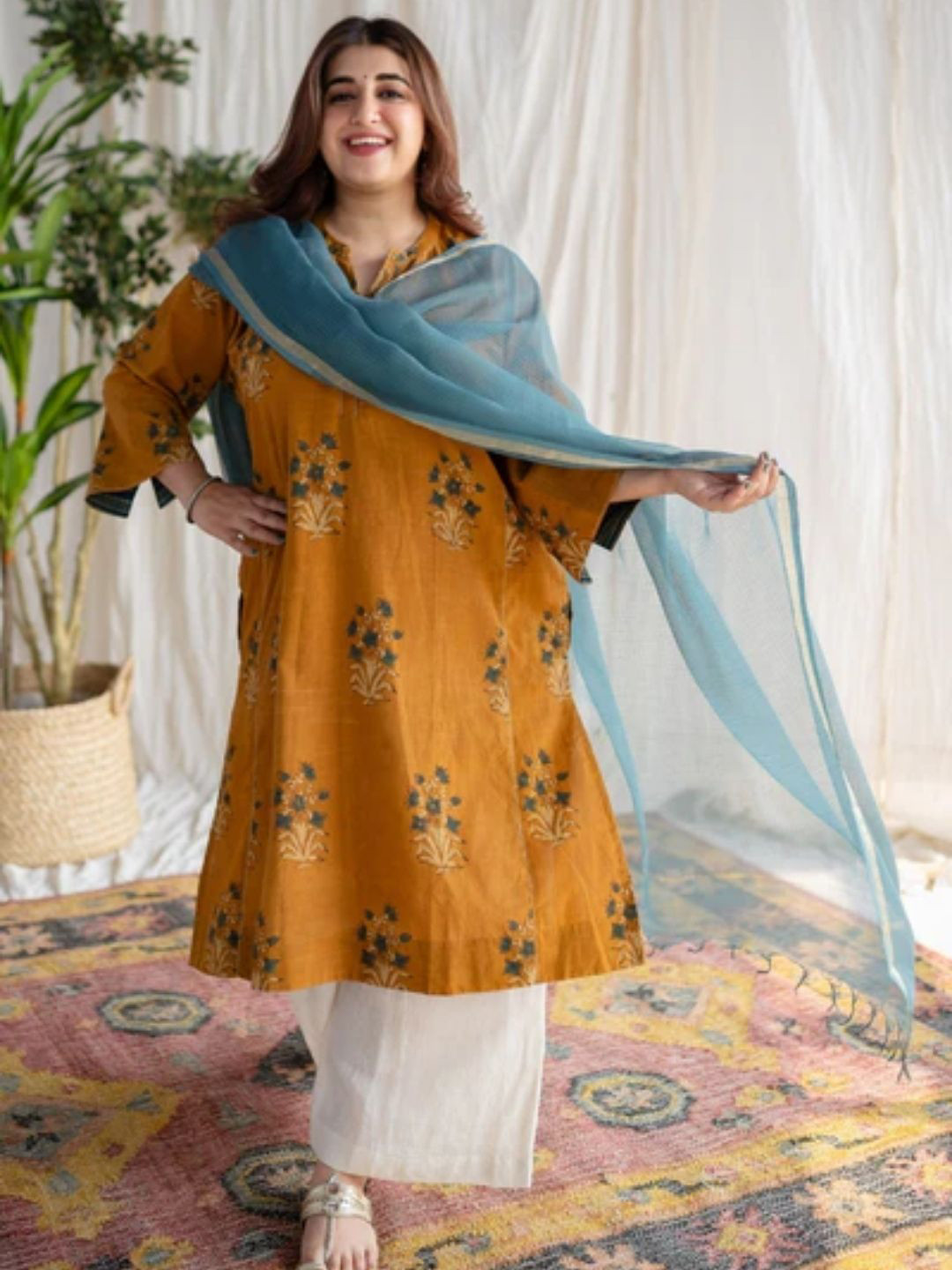 THE INDIAN ETHNIC CO Blue Kota Doria Cotton Dupatta
