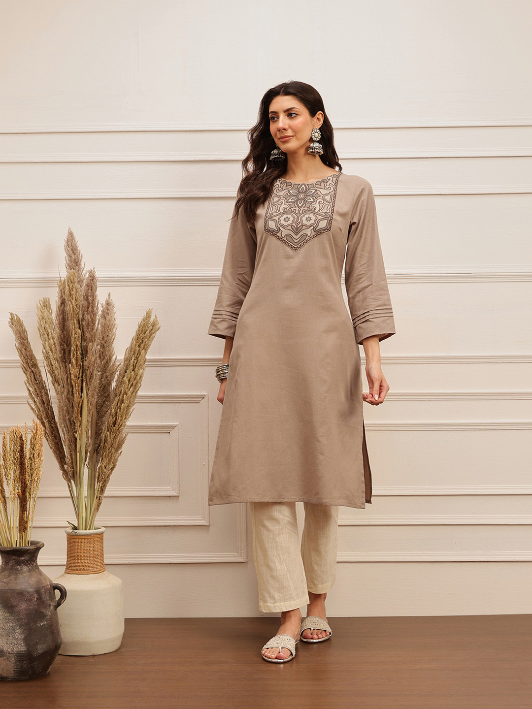 BARARA ETHNIC Women Embroidered Flared Sleeves Floral Kurta