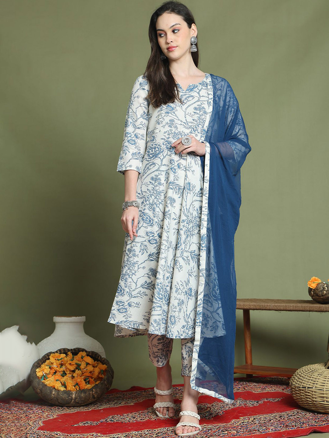 Merira Women Floral Printed Panelled Kurta with Trousers & With Dupatta