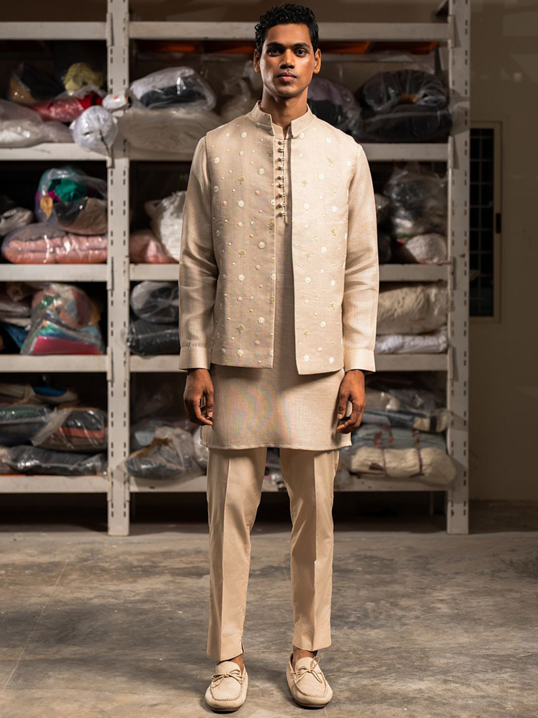 Project Bandi Men Floral Embroidered Regular Thread Work Linen Kurta with Trousers