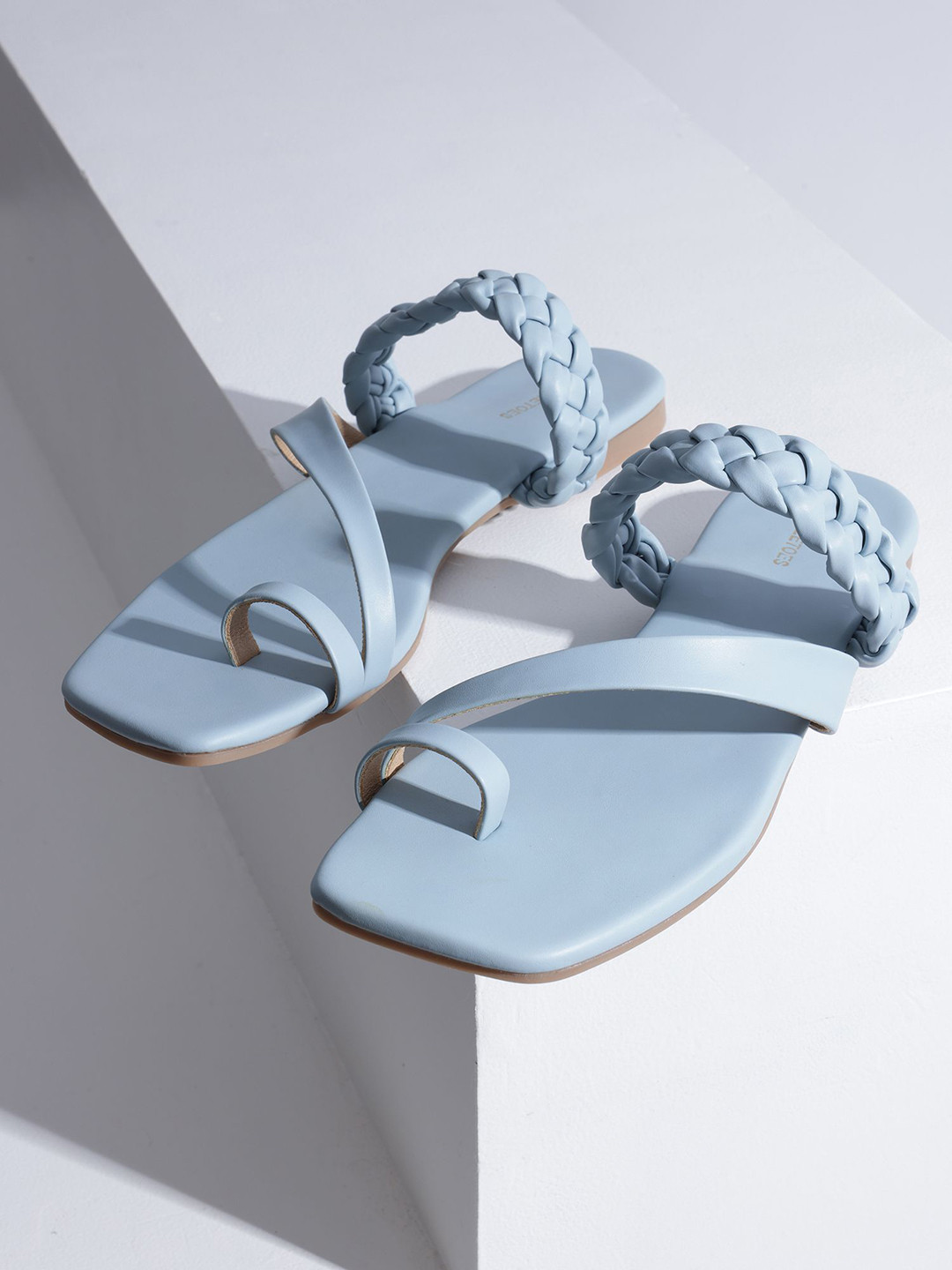 Kneetoes Women Braid Luxe One-Toe Sandals