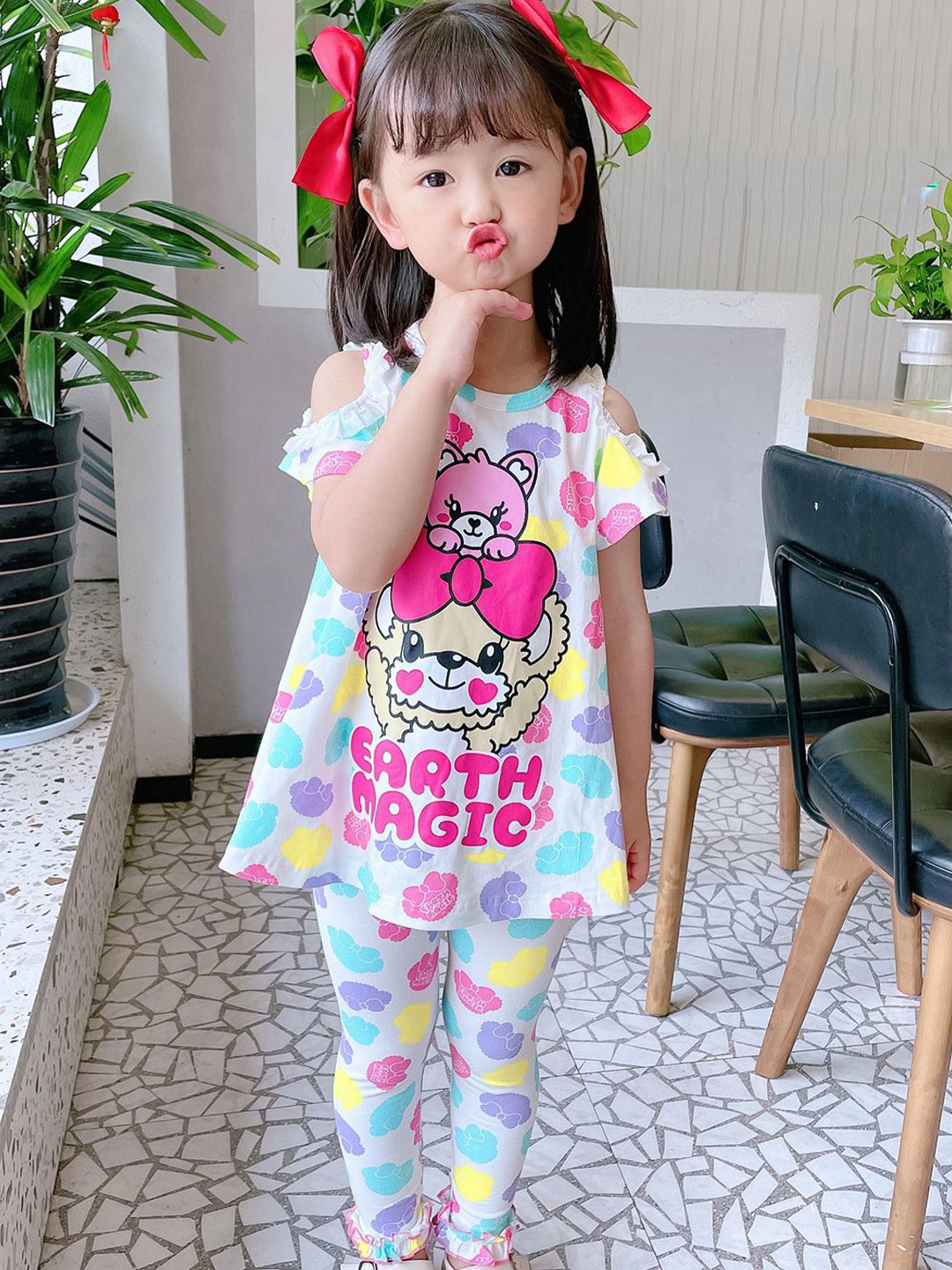 YK Girls Printed T-Shirt & Leggings Clothing Set