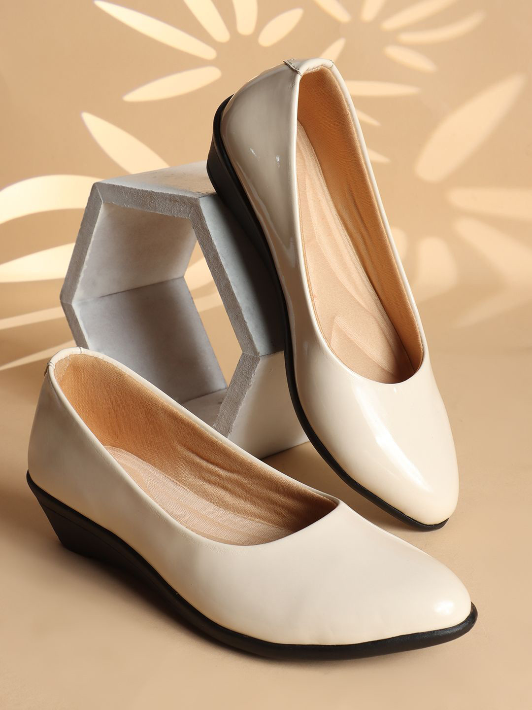 Ladies Hub Round toe wedge Ballerinas