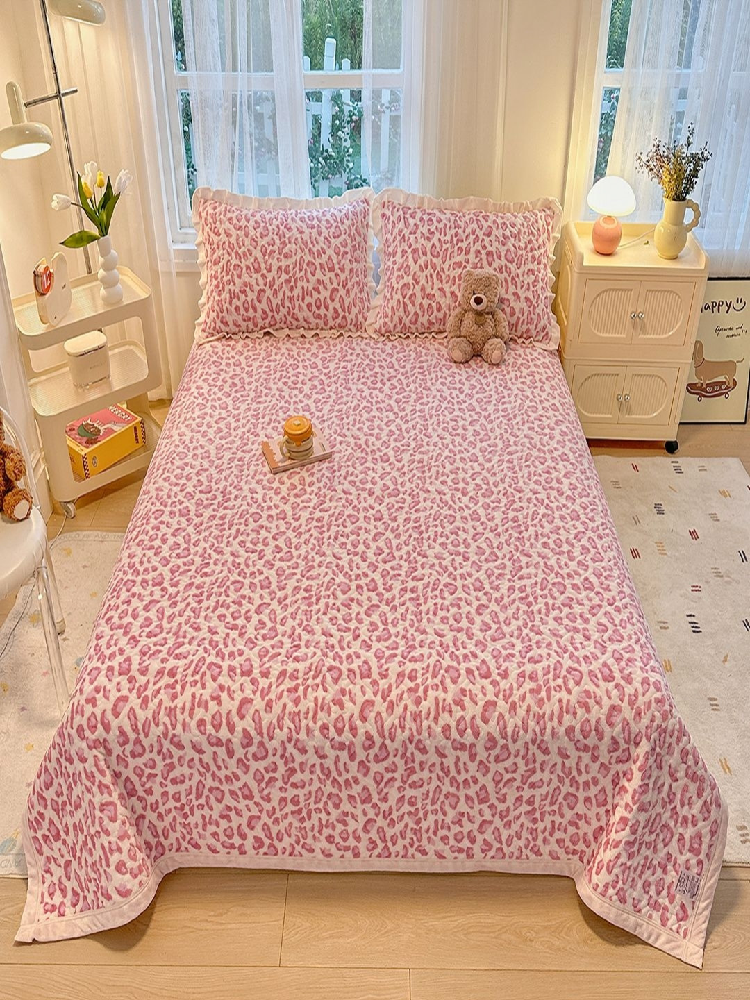 JC HOME Pink and White Textured Double Bed With Pillow Covers