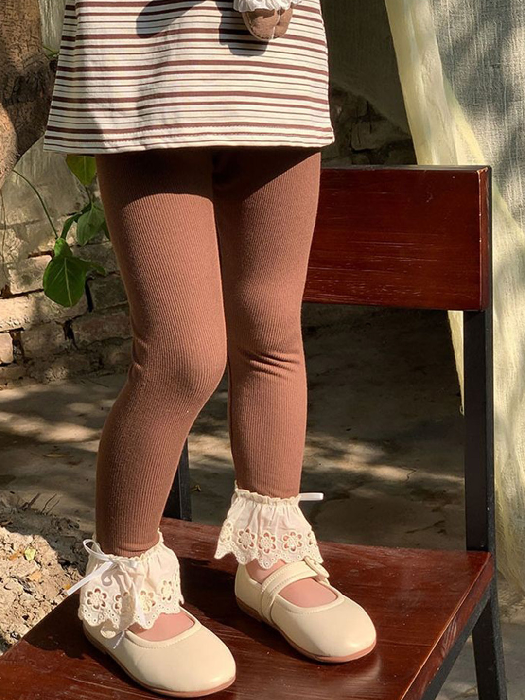 LULU & SKY Girls Contrast Lace Hem Leggings