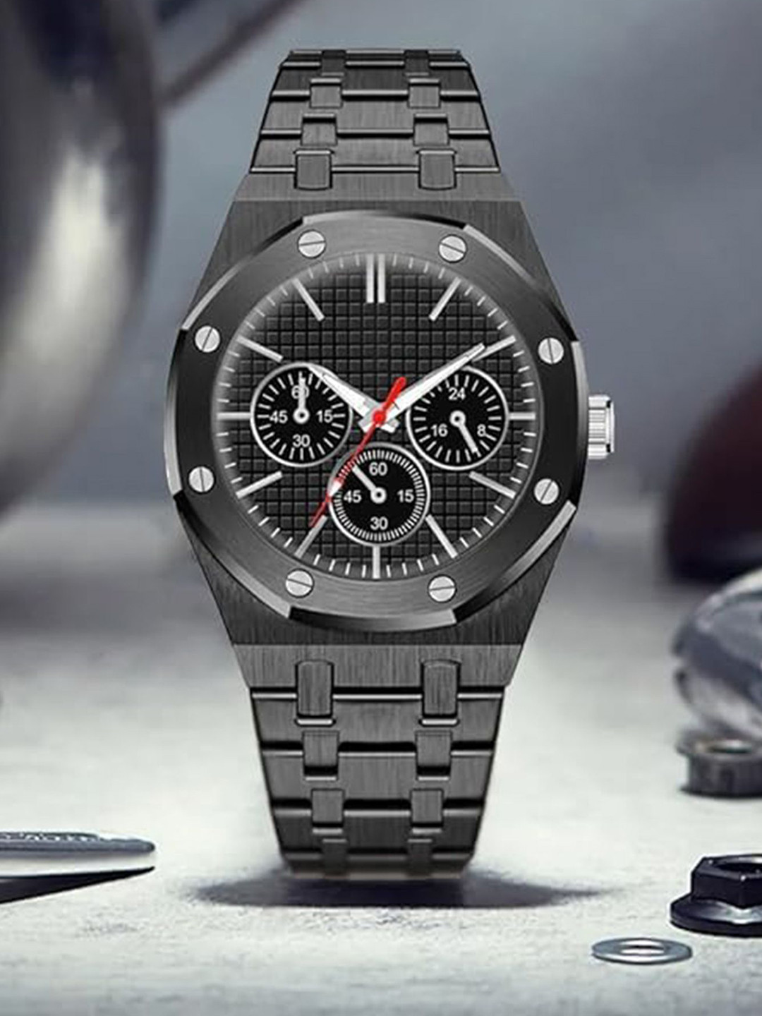 THE SHOPOHOLIC Men Embellished Dial & Stainless Steel Bracelet Style Straps Analogue Watch Hub-Black